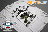 Футболка "PIRATES BORN AT SEA"
