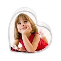 Шкатулка водяная с хлопьями в виде сердечек и блёсток