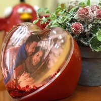 Шкатулка водяная с хлопьями в виде сердечек/блёсток